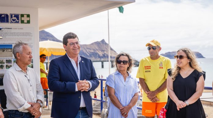HASTEAR DAS BANDEIRAS AZUIS NO PORTO SANTO